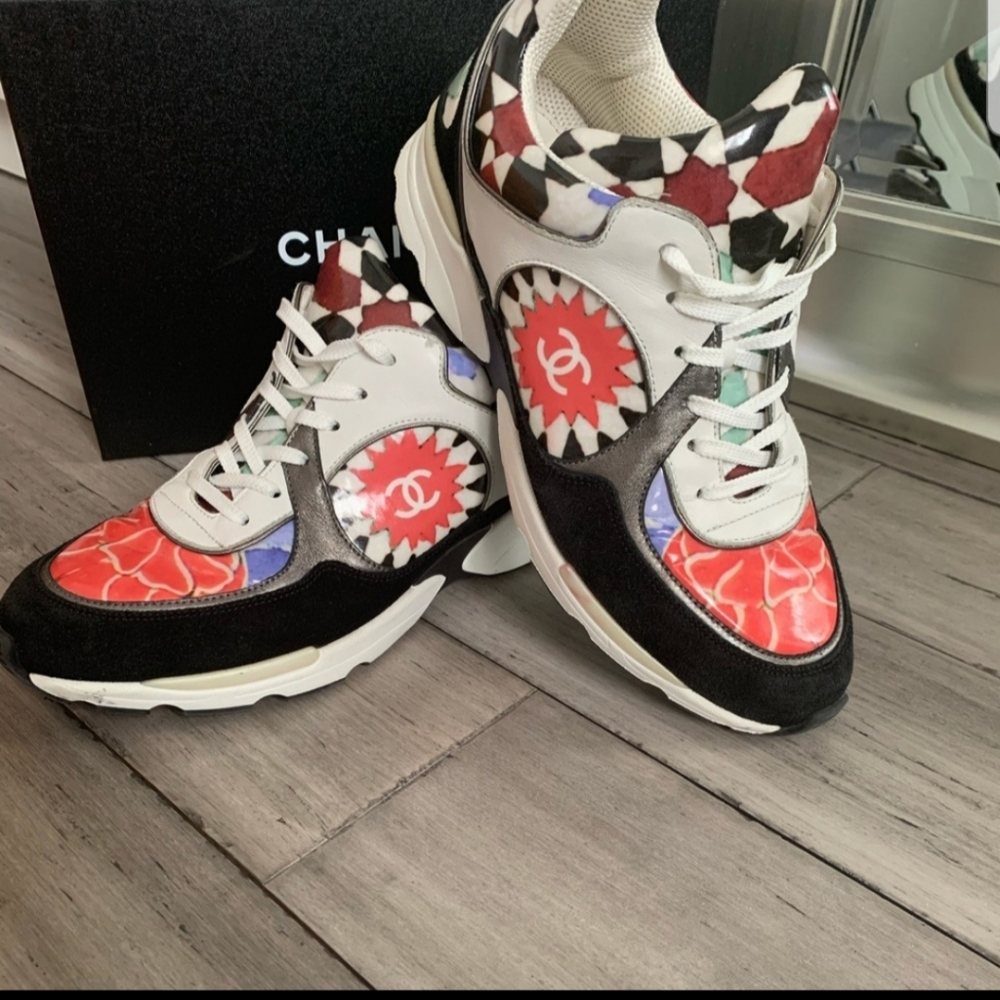 I purchased this cuties last year from another posh owner but never wore